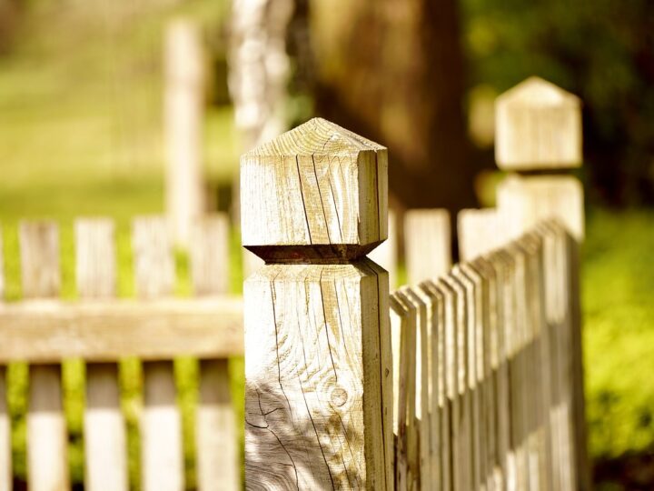 Een schutting laten plaatsen in de tuin