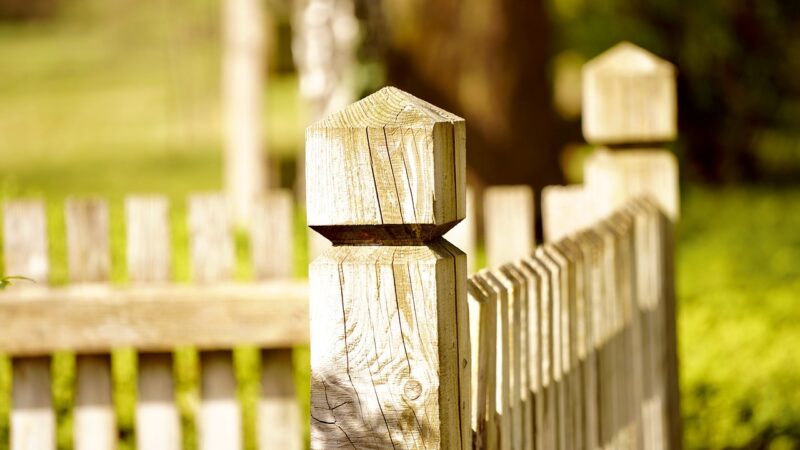 Een schutting laten plaatsen in de tuin